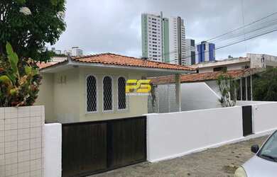 Imagem: A casa possui 4 Banheiros, 2 Vagas na garagem, 230m² de Área