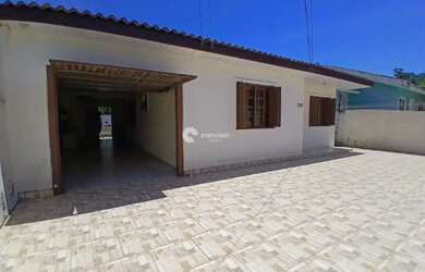 Imagem: A casa possui 2 Dormitórios, 1 Banheiro, 2 Vagas na garagem