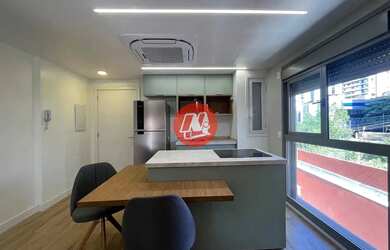 Imagem: O apartamento possui 1 Dormitório, 1 Banheiro, 1 Vaga na garagem