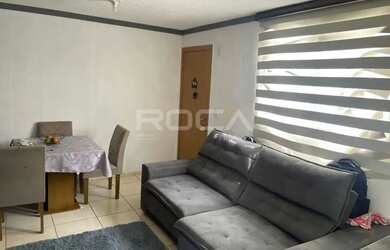 Imagem: O apartamento possui 2 Dormitórios, 1 Banheiro, 1 Vaga na garagem