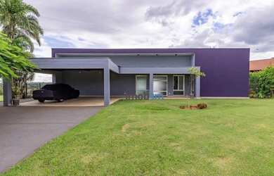 Imagem: A casa em condomínio possui 3 Dormitórios, 4 Banheiros, 3