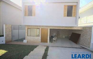 Imagem: A casa em condomínio possui 3 Dormitórios, 3 Banheiros, 4