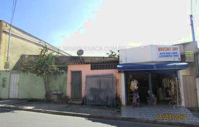 Imagem: A casa à venda possui 3 Dormitórios, 1 Banheiro, 2 Vagas na