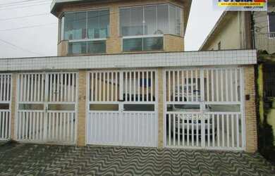 Imagem: A casa possui 3 Dormitórios, 2 Banheiros, 1 Vaga na garagem