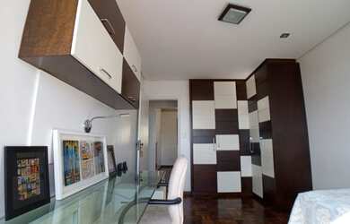 Imagem: A casa possui 3 Dormitórios, 2 Banheiros, 2 Vagas na garagem