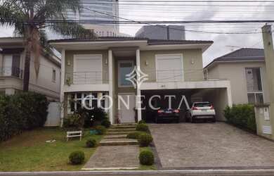 Imagem: A casa possui 4 Dormitórios, 5 Banheiros, 4 Vagas na garagem