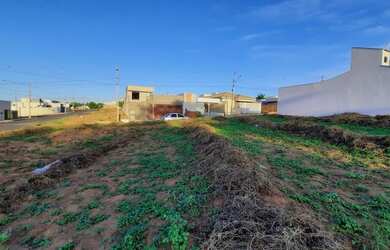 Imagem: O terreno possui 200m² de Área, Imóvel novo e está localizado