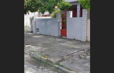 Imagem: A casa possui 3 Dormitórios, 2 Banheiros, 100m² de Área e