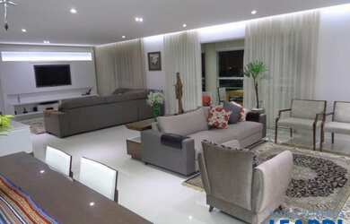 Imagem: O apartamento possui 4 Dormitórios, 5 Banheiros, 4 Vagas na