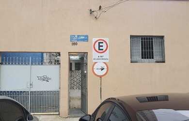 Imagem: A casa possui 2 Dormitórios, 2 Banheiros, 4 Vagas na garagem