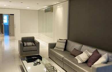 Imagem: O apartamento possui 3 Dormitórios, 1 Banheiro, 4 Vagas na