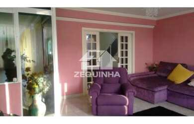 Imagem: A casa possui 3 Dormitórios, 2 Banheiros, 2 Vagas na garagem