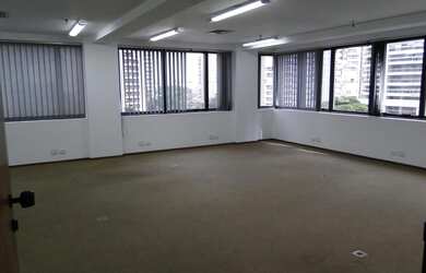 Imagem: O depósito possui 4 Vagas na garagem e 146m² de Área e está