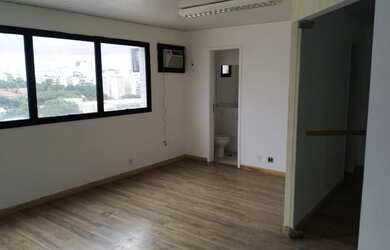 Imagem: O depósito possui 1 Vaga na garagem e 36m² de Área e está