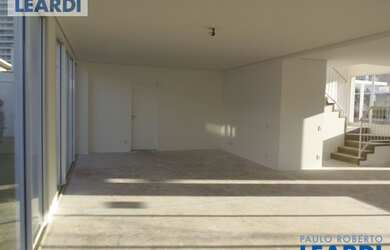 Imagem: A casa em condomínio possui 4 Dormitórios, 5 Banheiros, 4