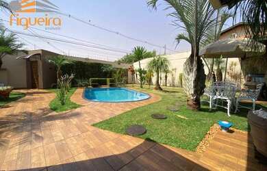 Imagem: A casa possui 2 Dormitórios, 1 Banheiro, 5 Vagas na garagem