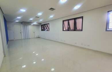 Imagem: O depósito possui 2 Vagas na garagem, 52m² de Área e está