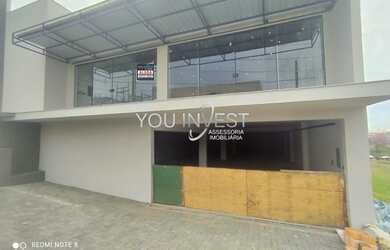 Imagem: O depósito possui 3 Vagas na garagem, 70m² de Área e está