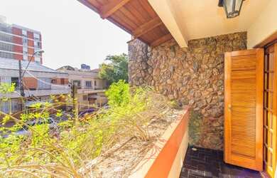 Imagem: A casa possui 5 Dormitórios, 5 Banheiros, 3 Vagas na garagem