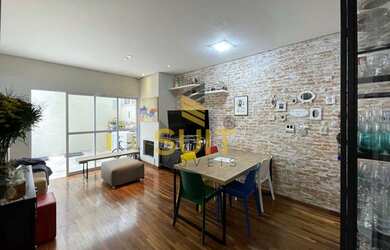 Imagem: A casa possui 3 Dormitórios, 3 Banheiros, 2 Vagas na garagem