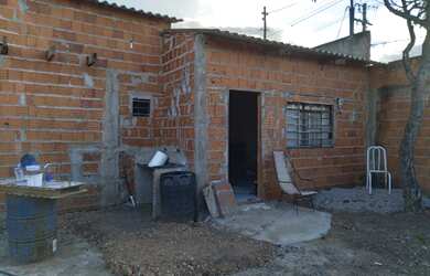 Imagem: A casa possui 1 Dormitório, 1 Banheiro e está localizado