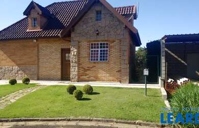 Imagem: A casa em condomínio possui 3 Dormitórios, 2 Banheiros, 3