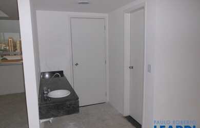 Imagem: O depósito possui 3 Vagas na garagem, 182m² de Área, Imóvel