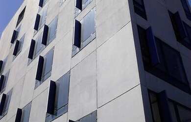 Imagem: O depósito possui 5 Vagas na garagem, 2.500m² de Área e