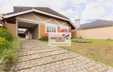 Imagem: A casa em condomínio possui 4 Dormitórios, 4 Banheiros, 151m²