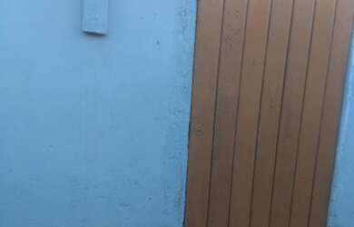 Imagem: A casa e possui 1 Dormitório, Suítes, 1 Banheiro está localizado