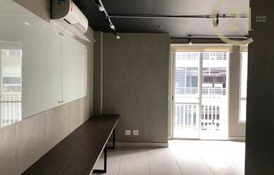 Imagem: O depósito possui 1 Vaga na garagem, 42m² de Área e está