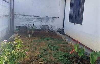 Imagem: A casa possui 3 Dormitórios, 2 Banheiros, 3 Vagas na garagem