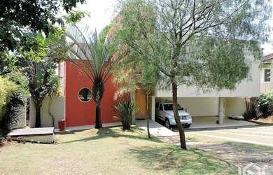 Imagem: A casa em condomínio possui 4 Dormitórios, 5 Banheiros, 5