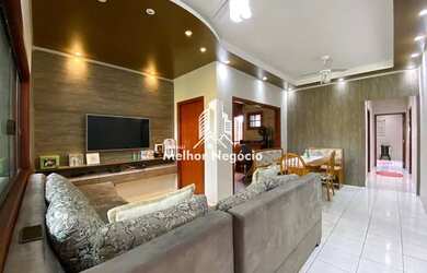 Imagem: A casa possui 2 Dormitórios, 3 Banheiros, 4 Vagas na garagem