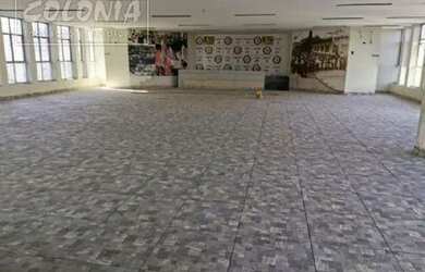 Imagem: O depósito possui 5 Vagas na garagem, 2.411m² de Área e