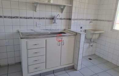 Imagem: O apartamento possui 2 Dormitórios, 1 Banheiro, 1 Vaga na garagem