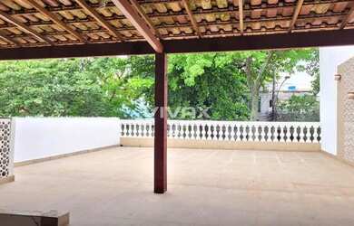 Imagem: A casa possui 3 Dormitórios, 1 Banheiro, 1 Vaga na garagem