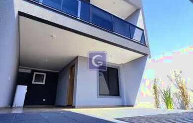 Imagem: A casa possui 3 Dormitórios, 4 Banheiros, 5 Vagas na garagem