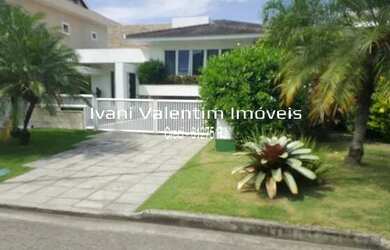 Imagem: A casa em condomínio à venda possui 4 Dormitórios, 5 Banheiros