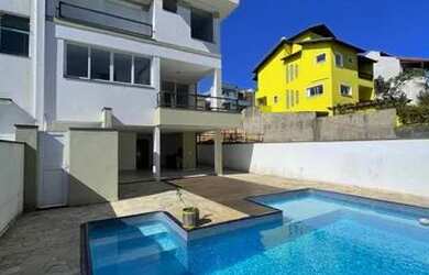 Imagem: A casa em condomínio possui 3 Dormitórios, 4 Banheiros, 4