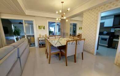 Imagem: A casa em condomínio possui 3 Dormitórios, 3 Banheiros, 5