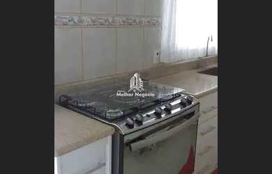 Imagem: A casa possui 4 Dormitórios, 2 Banheiros, 3 Vagas na garagem