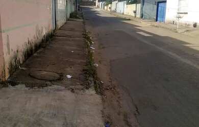 Imagem: A casa possui 2 Dormitórios, 1 Banheiro, 2 Vagas na garagem