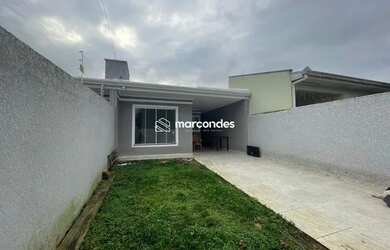 Imagem: A casa possui 2 Dormitórios, 1 Banheiro, 2 Vagas na garagem