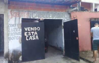 Imagem: A casa possui 1 Dormitório, 1 Banheiro, 1 Vaga na garagem