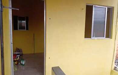 Imagem: A casa possui 2 Dormitórios, 1 Banheiro e está localizado