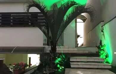 Imagem: A casa possui 3 Dormitórios, 5 Banheiros, 4 Vagas na garagem