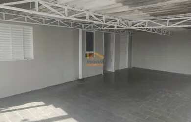 Imagem: A casa possui 3 Dormitórios, 1 Banheiro, 3 Vagas na garagem