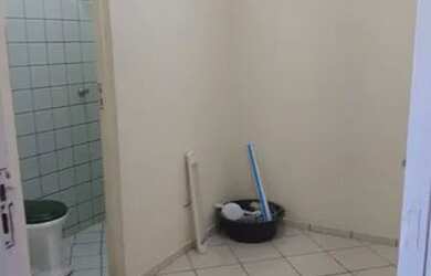 Imagem: A casa possui 3 Dormitórios, 2 Banheiros, 1 Vaga na garagem