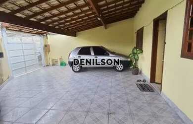 Imagem: A casa possui 3 Dormitórios, 2 Banheiros, 3 Vagas na garagem